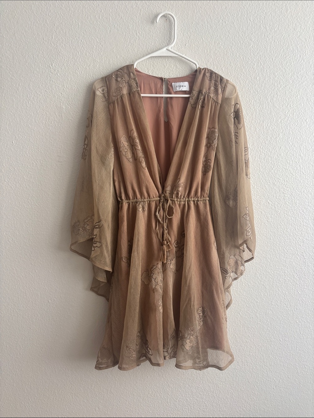 NEW Storia Taupe Floral Stitched Mesh Wrap Dress